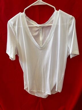 lululemon athletica Women's White V-Neck Short Sleeve Tee